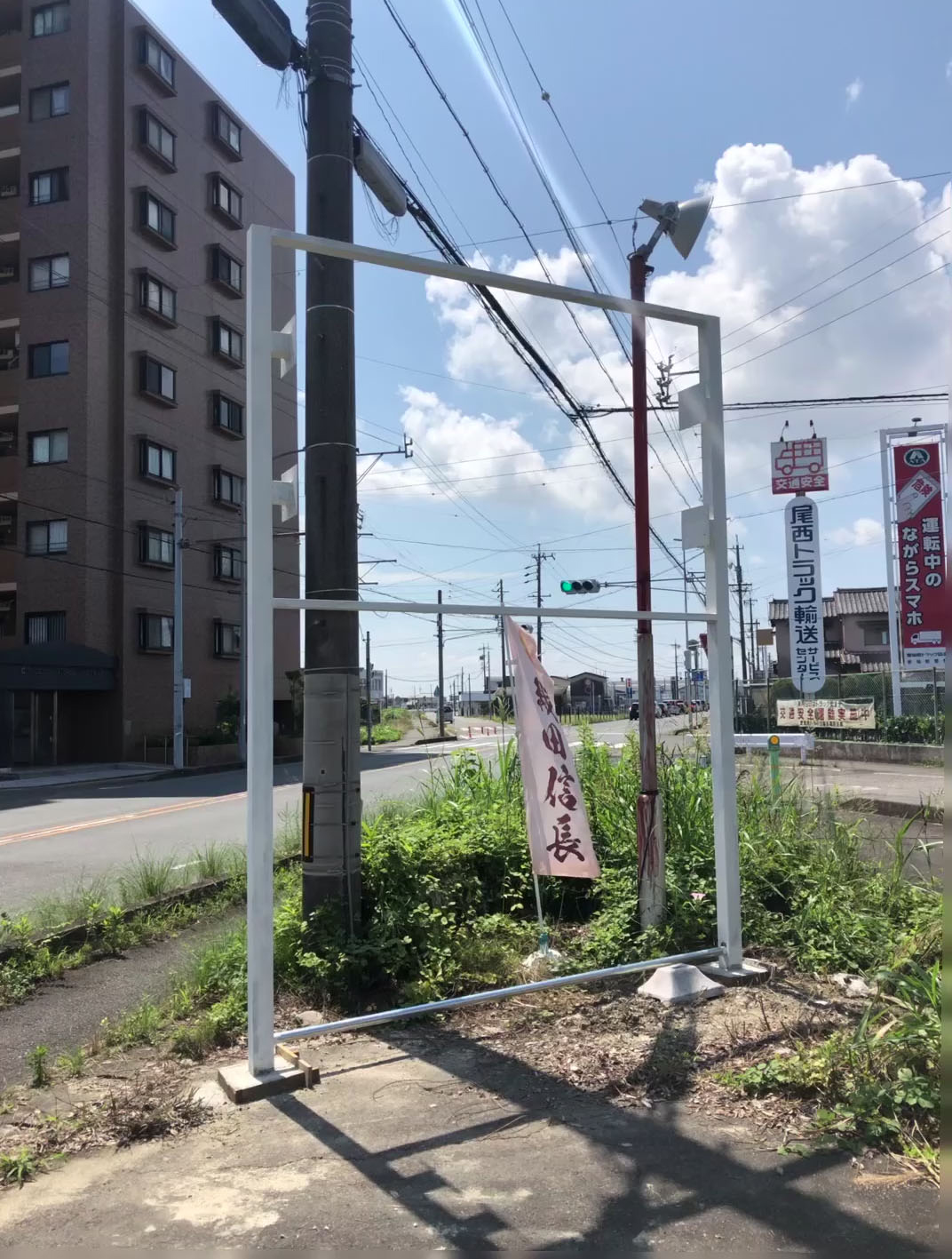 看板サイト:目立つ飲食店の魅力的な看板デザイン：街のグルメ文化を看板で伝える、看板屋の責任を感じる