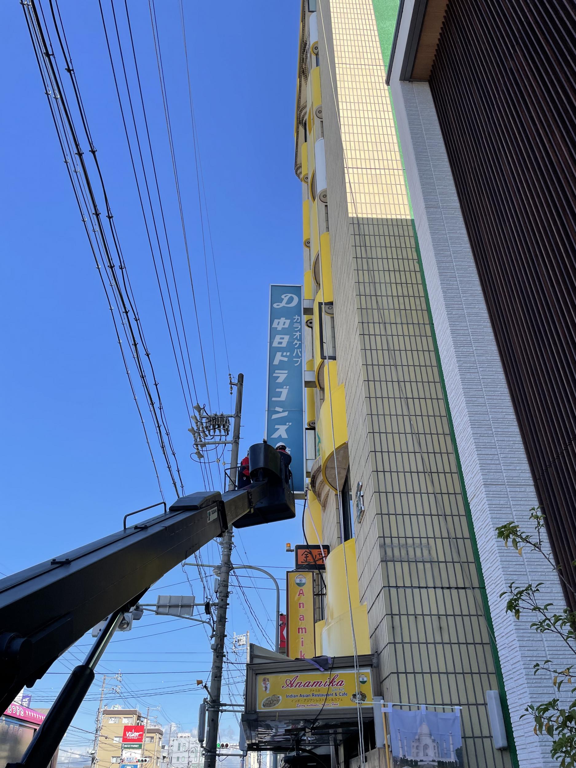 看板サイト:彩るショップ店舗の看板デザインを努力して：個性と魅力を一挙に表現するの近くの看板屋_看板サイト