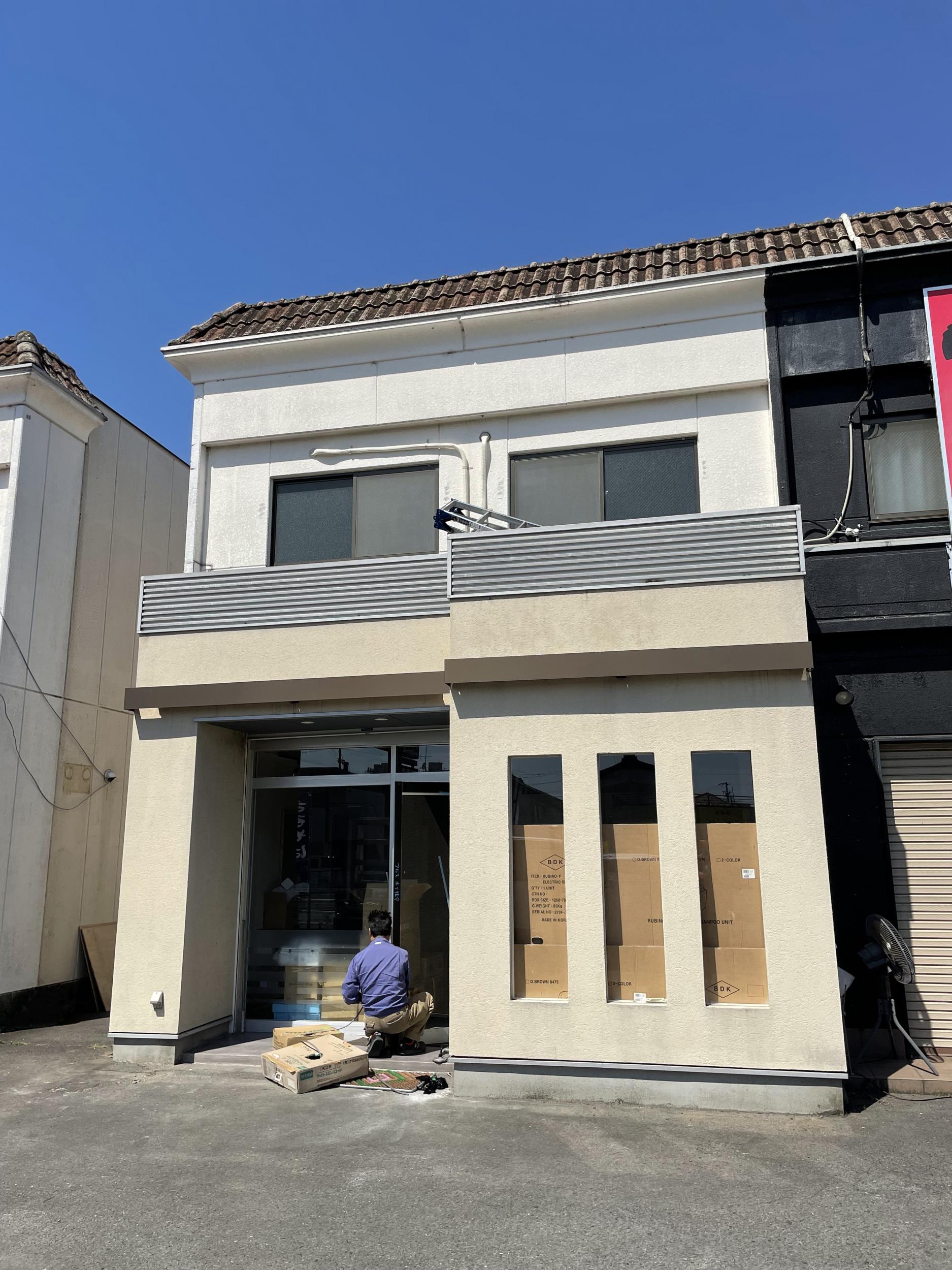 看板サイト:Arc hair BEYOND様　袖看板　壁面パネル看板　カッティングシートの作業記録