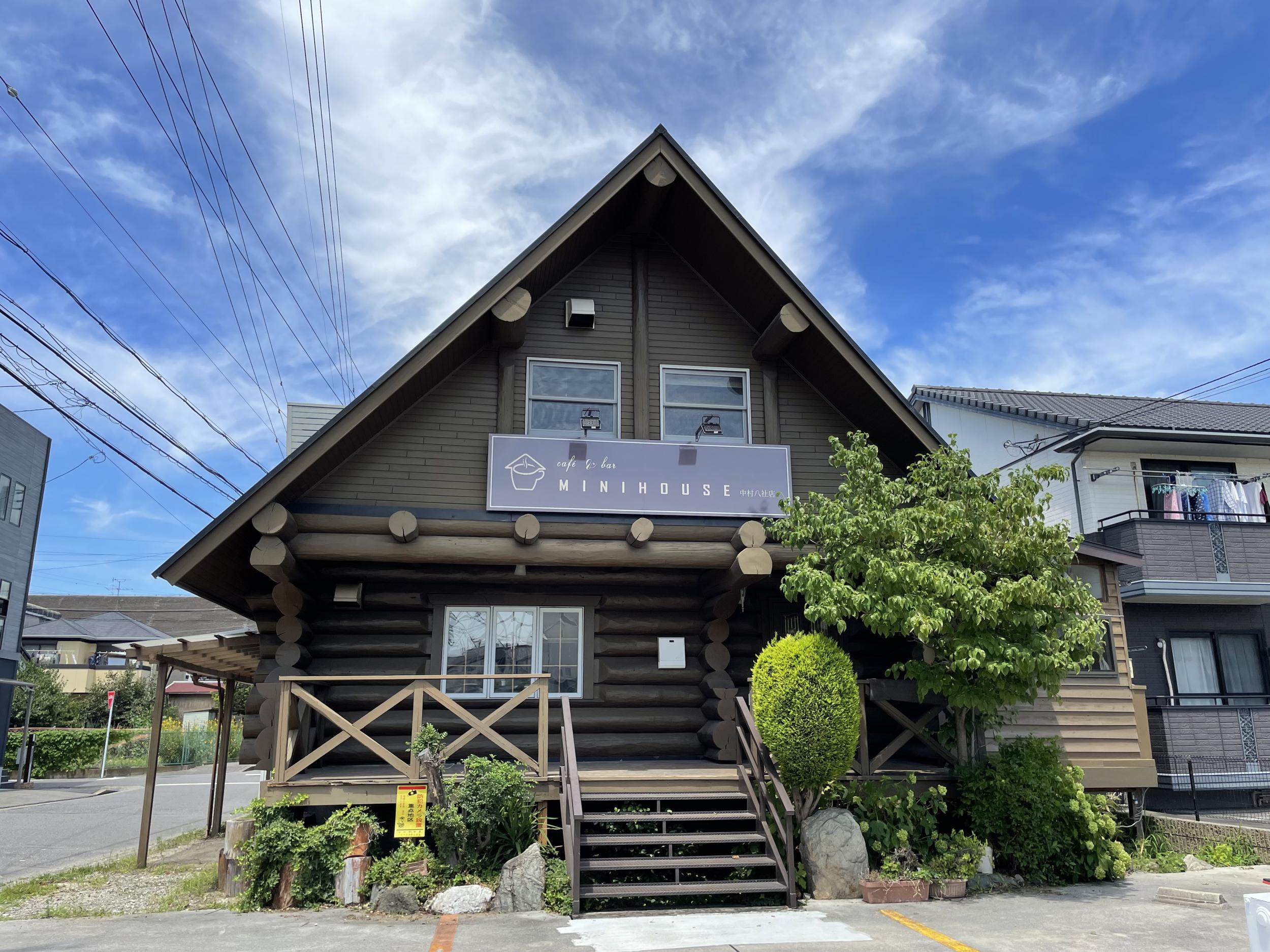 看板サイト:Cafe Mini House（カフェミニハウス）|おしゃれ カフェ看板：ポール看板、野立看板、袖看板、壁面看板の作業記録