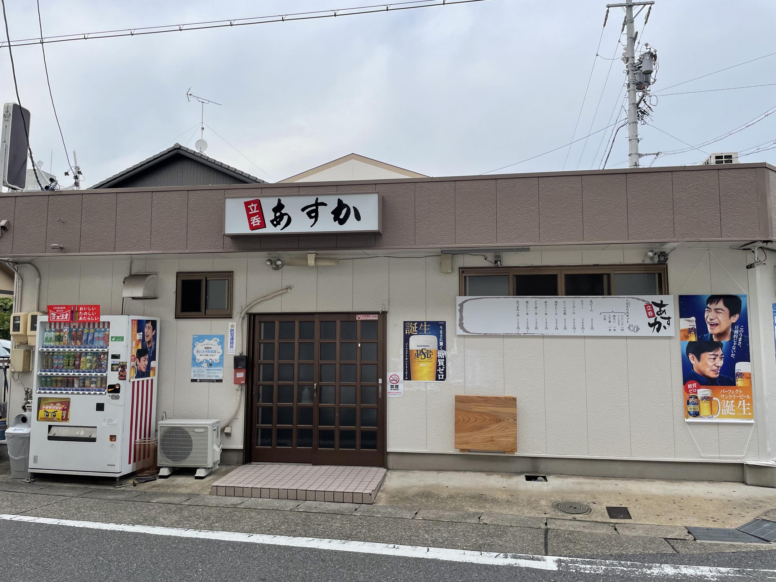 看板サイト:目立つ飲食店の魅力的な看板デザイン：街のグルメ文化を看板で伝える、看板屋の責任を感じる